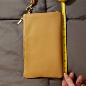 Cul-de-sac phone charging wallet handbag. Tan, 8" by 5". Removable wristlet.